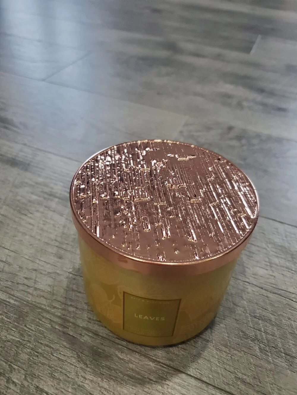 Bath And Body Works Leaves 3 Wick Candle - Picture 2 of 4